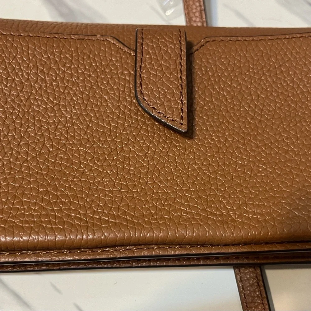 Michael Kors Tan Leather Bag with Gold Hardware - Picture 5 of 15